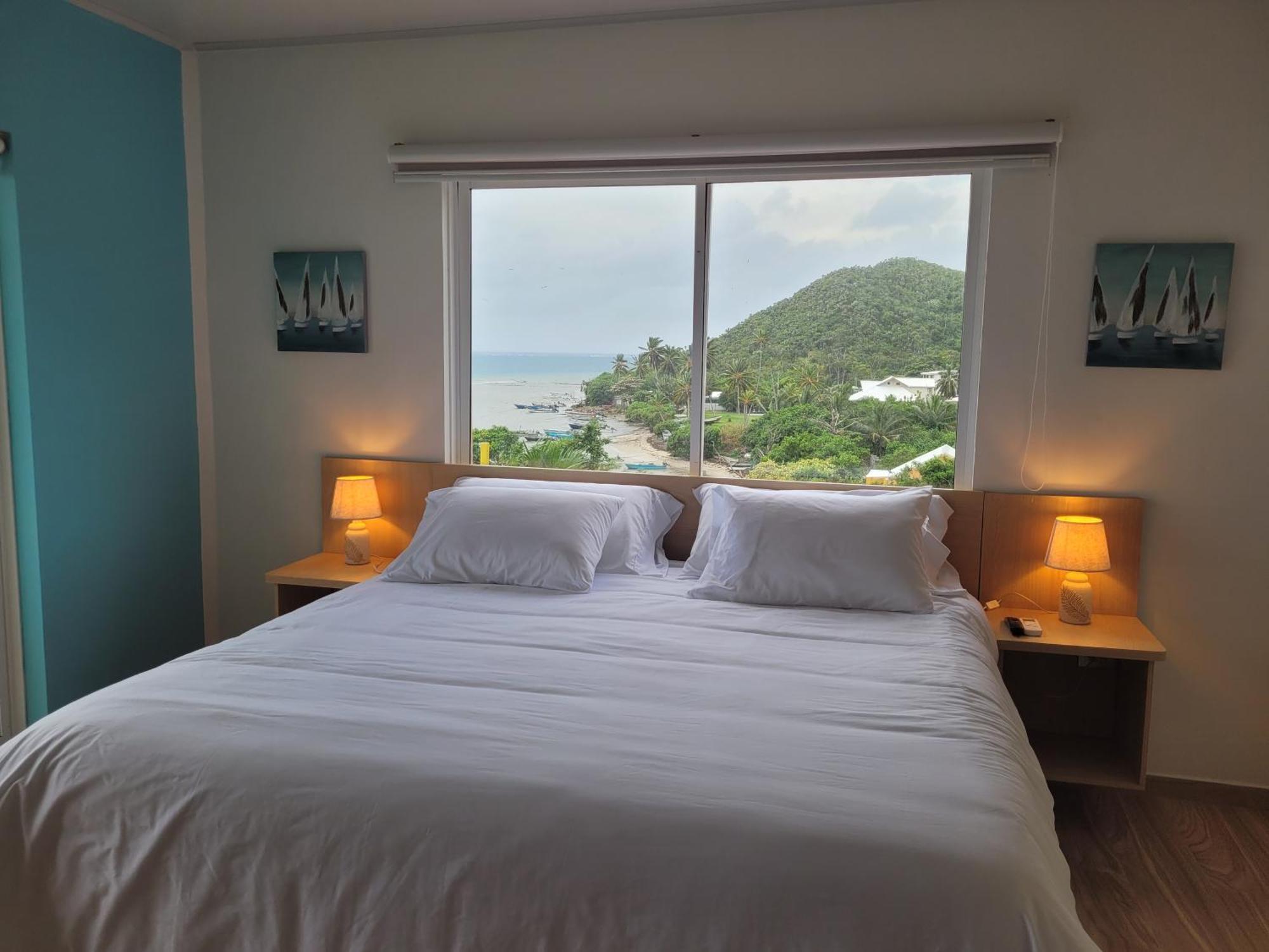 321 Surprise Beach House And Glamping Archibolds Room photo